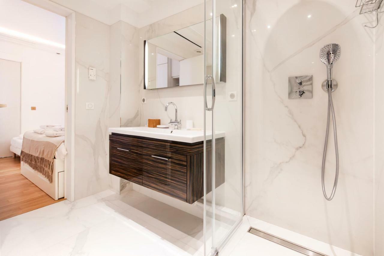 Luxury Montaigne Apartment Paris Exterior photo