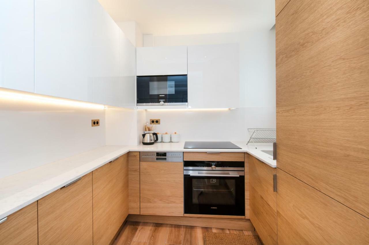 Luxury Montaigne Apartment Paris Exterior photo