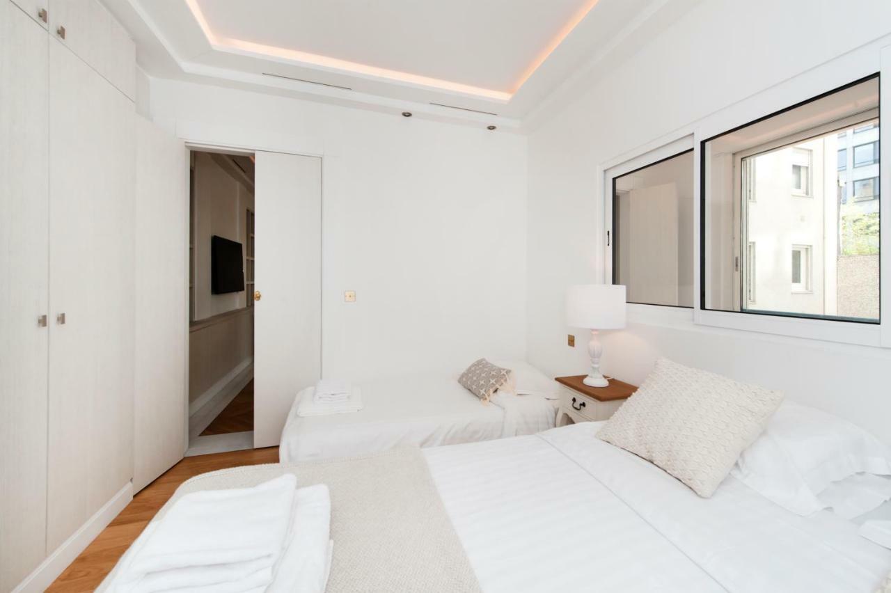 Luxury Montaigne Apartment Paris Exterior photo